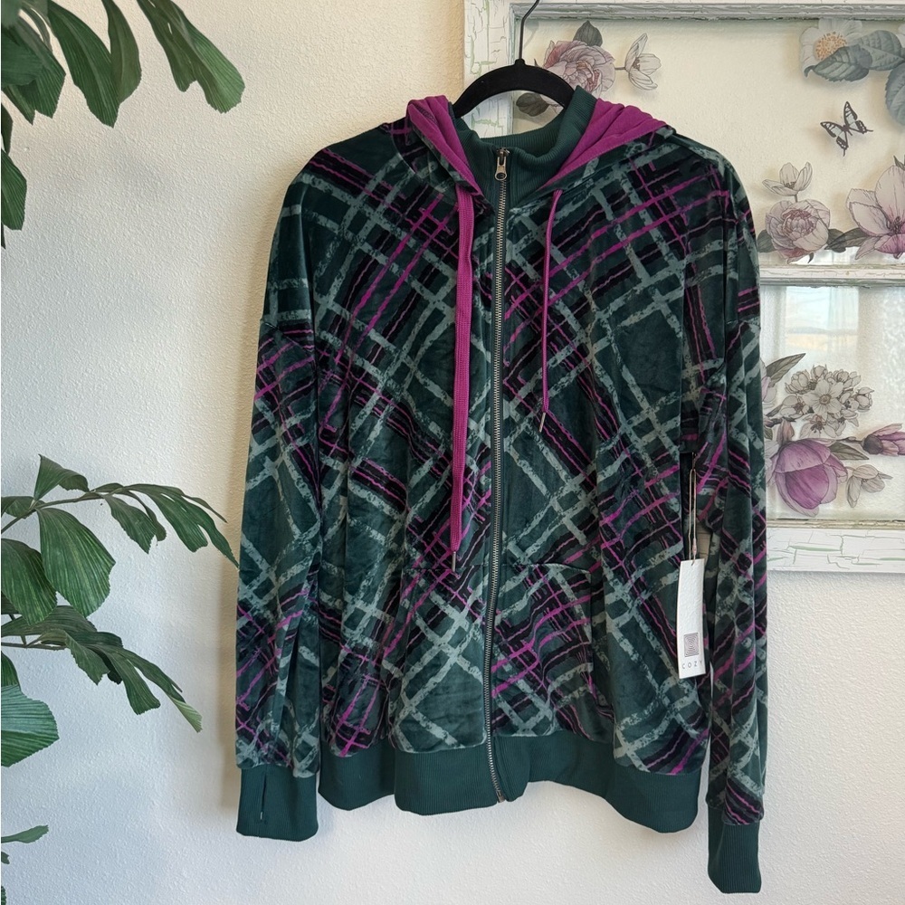 Plaid Cozy Women's Hoodie Sweatshirt with Pink Accents NWT